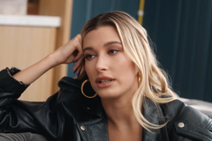 Hailey Bieber critica cultura da "panelinha" na Igreja: "Quando se tornou clube social?"