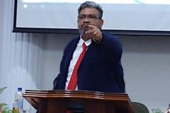 Apóstolo desabafa em redes sociais sobre mudança de vida