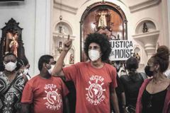 Quem é o vereador do PT que liderou invasão à Igreja Católica?