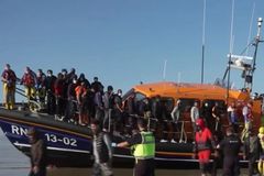 A maioria dos migrantes que cruzam o Canal da Mancha fogem da perseguição