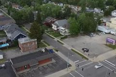 Grupo pró-vida compra estacionamento próximo a clínica de aborto para aconselhar mulheres