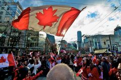 Sobreviventes do comunismo dizem que estão revivendo o regime no Canadá