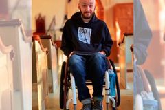 Homem se volta para Deus ao ficar tetraplégico e vira pastor: “Ele nunca falha”