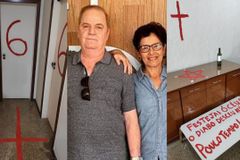 Pastor e esposa são mortos pelo filho; jovem deixou mensagens satânicas e se matou
