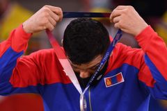 Judoca que desertou do Irã dedica medalha de prata a Israel