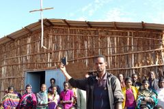 Cristãos pedem Bíblias em áudio para evangelizar perseguidores: “Eles precisam de Jesus”