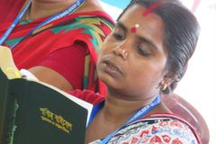 Cristã é agredida e tem Bíblia queimada por vizinhos na Índia: “Deus me deu forças”