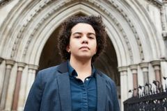 Menores de 16 anos não têm maturidade para autorizar mudança de sexo, decide corte inglesa