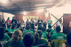 Radialista cria ministério para ajudar usuárias de drogas: "Queria fazer mais"