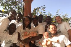 Casal de surdos se torna missionários e planta igreja na África