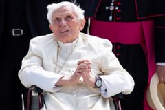 Bento XVI pede perdão pelos abusos cometidos por padres: "Vergonha"