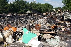 Igreja mantém culto, mesmo após o seu templo ser destruído por um incêndio | Notícias Gospel