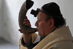 Último membro da comunidade judaica no Afeganistão deixa o país