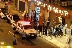 Travesti invade igreja durante culto, causa confusão e PM é acionada por fiéis | Notícias Gospel