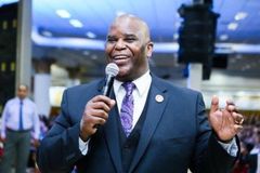 Fred Berry, líder da Missão da Rua Azusa, morre após infecção por covid