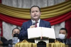 Brincos e correntes são proibidos por pastor da Assembleia de Deus
