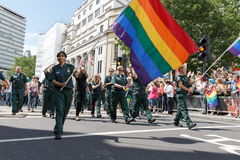 Líderes cristãos no Reino Unido temem ser criminalizados se a oração por gays for proibida