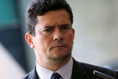 Moro lembra Gleisi que Petrobrás foi saqueada pelo PT