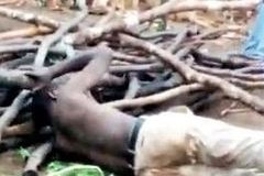 Evangelista espancado e amarrado para ser queimado vivo foi salvo por amigo cristão