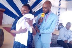 Após 14 anos sem ter filhos, pastor e esposa celebram a benção de Deus