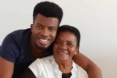 Delino Marçal relembra morte da mãe: "O choro foi inevitável"
