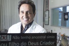 “Jó viveu com os dinossauros e a ciência confirma”, diz cientista Marcos Eberlin
