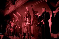 Satanistas processam agência de publicidade por não anunciar ‘ritual de aborto’, nos EUA