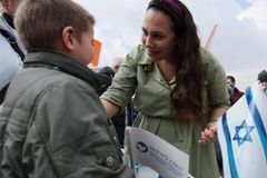 Judeus ucranianos chegam a Israel fugindo de possível de guerra