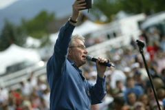 Morreu o evangelista Luis Palau, após 3 anos de luta contra o câncer