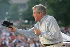 Morre o evangelista Luis Palau, considerado sucessor de Billy Graham