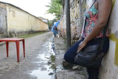 "Tentei colocar uma bala na minha cabeça", diz ex-prostituta em testemunho de conversão | Notícias Gospel