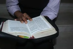 Dalit que mendigava pelas ruas evangeliza homem que se transforma em líder de pastores