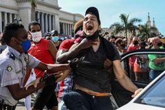 ‘Não aguentamos mais’: milhares de cubanos realizam protesto contra a ditadura comunista