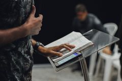 30% dos evangélicos desejam sermões mais aprofundados em sua igreja, diz pesquisa