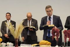 Mendonça celebra Santa Ceia em culto antes de tomar posse no STF