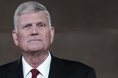 "Há muito medo e incerteza", diz Graham ao pedir orações pela Ucrânia