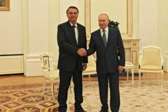 Bolsonaro prega paz e exalta a Deus em encontro com Putin