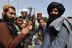 Talibã continua caçando os cristãos de "porta em porta", diz afegã