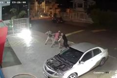 Pastor é esfaqueado ao confrontar homem que apedrejou porta de igreja
