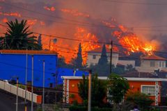 Em meio à destruição por vulcão, cristãos levam esperança na Espanha: “Nas mãos de Deus”