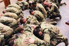 Mais de 1.800 soldados do Exército dos EUA se entregam a Jesus