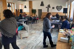 Pastor polonês abre igreja para refugiados ucranianos