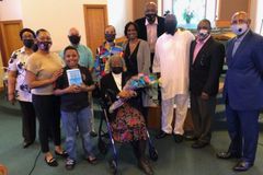 Idosa decide ser batizada nas águas aos 93 anos de idade