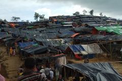 Cristãos rohingya são hostilizados em campos de refugiados