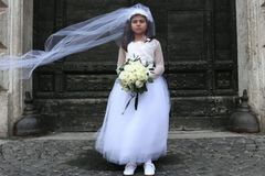 Nova York proíbe casamento infantil e restringe união para maiores de 18 anos