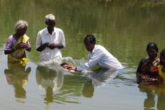 Bangladesh: centenas entregam-se a Jesus: 'Já batizamos 1.758 pessoas'