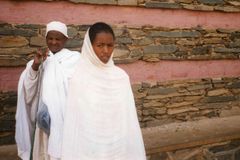 Organização aponta diferenças na perseguição religiosa contra mulheres