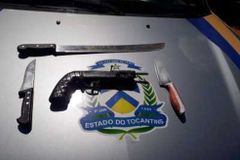 Homem ameaça cortar as pernas da mulher após ela ir à igreja