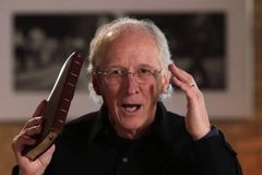 Sofrimento no mundo nega a soberania de Deus? John Piper responde
