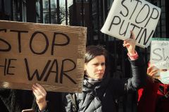 "Orem pelos russos também", pede cristã após ver a realidade na Rússia